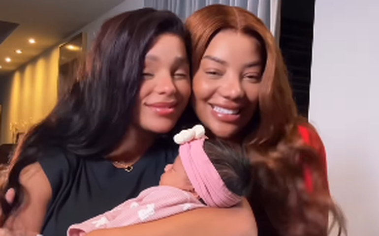 Ludmilla e Brunna Gonçalves exibem rostinho de Zuri pela primeira vez