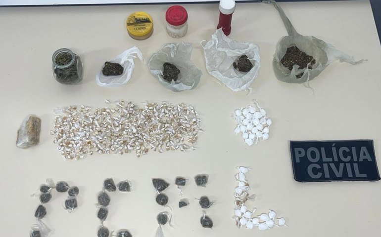 Polícia Civil apreende drogas e causa prejuízo ao tráfico em Santana do Ipanema