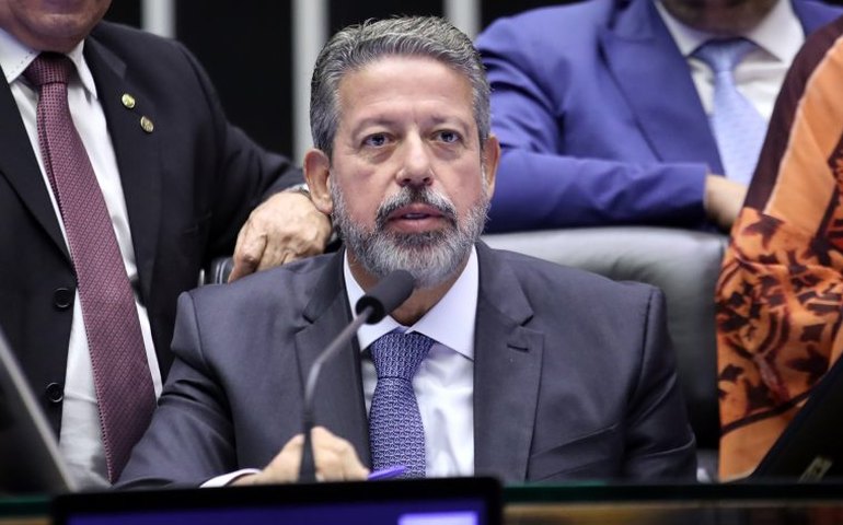 Deputados analisam projeto de incentivo tributário ao óleo de milho; acompanhe