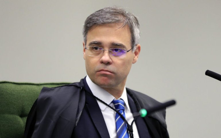 Mendonça defende 'autocontenção' do STF e sinaliza divergência em julgamento sobre plataformas