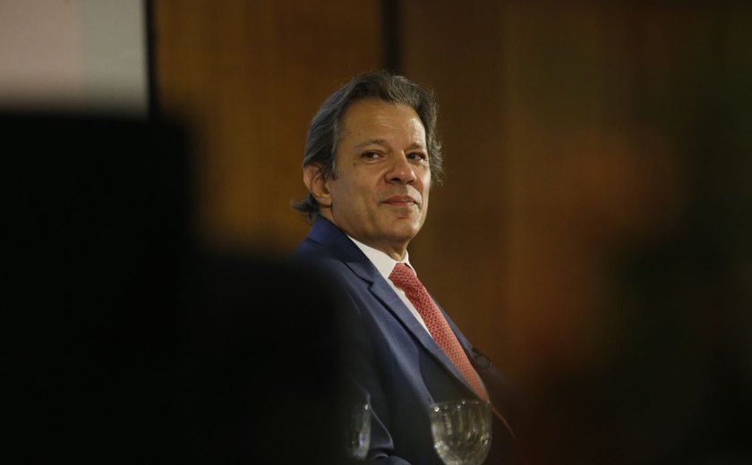 Em Nova York, Haddad diz que despesas estão dentro do arcabouço