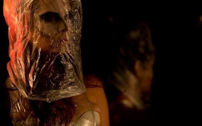 Thame Ferreira e a Trupe do Ao Léu levam show Sindrômica ao Quinta no Arena