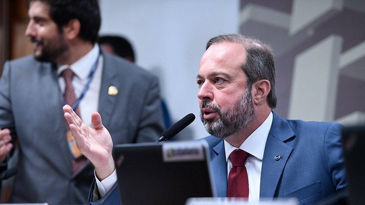 Ministro ataca parecer do Ibama sobre extração de petróleo na foz do Amazonas