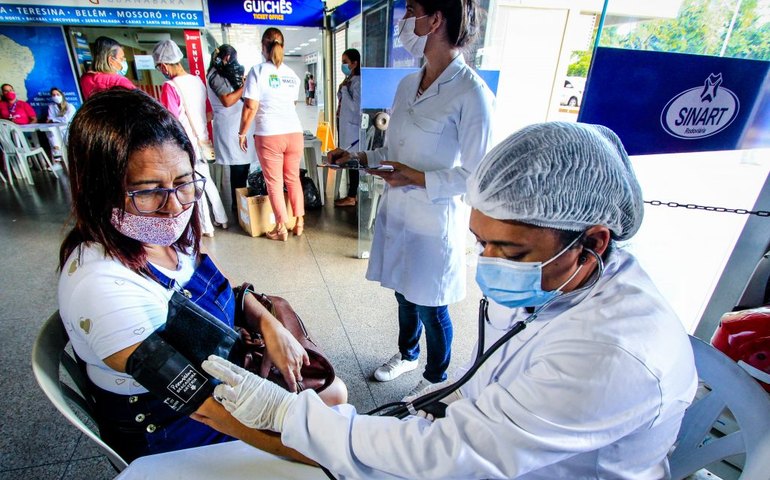 Maceió Rosa: mulheres participam de ação no Terminal Rodoviário