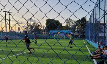 Areninhas instaladas em vários bairros, promove esportes em Maceió