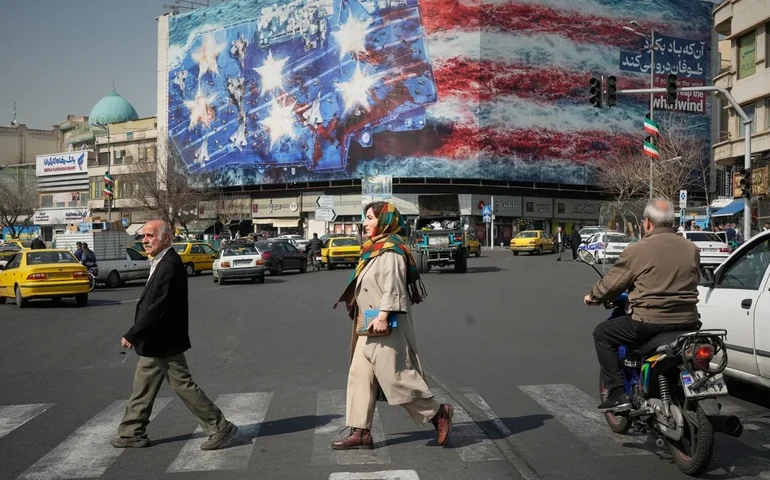 Universitários fazem novos protestos no Irã em torno de memoriais para mortos