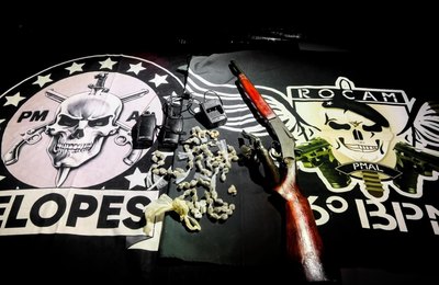 PM combate o tráfico e apreende duas armas de fogo e drogas em Maragogi
