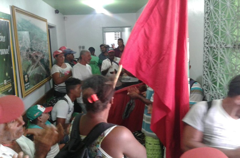 Em defesa da Reforma Agrária, MST ocupa prefeituras no interior de Alagoas