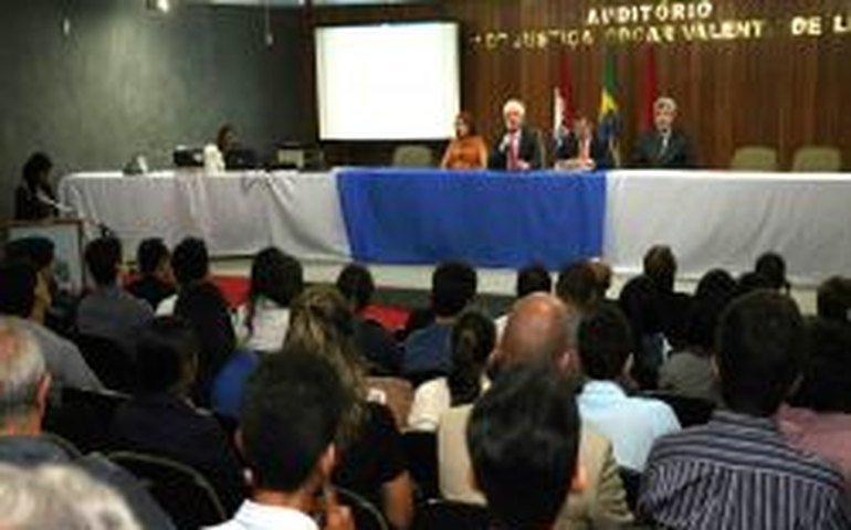 Ministro Humberto Martins dá palestra sobre novo Código de Processo Civil para membros, servidores e estagiários do MPE