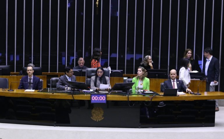 Debate na Câmara sobre petróleo no Amazonas expõe conflitos entre interesse econômico e meio ambiente