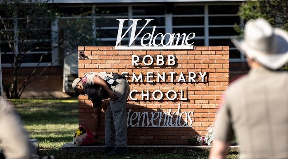 escola-massacre-texas-25052022154344958 / Foto: JORDAN VONDERHAAR/GETTY IMAGES