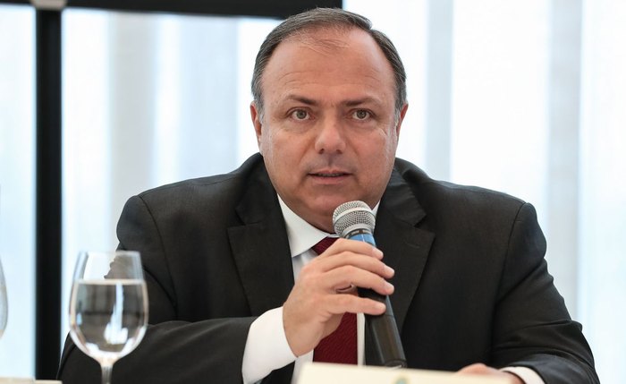 O ministro interino  Eduardo Pazuello