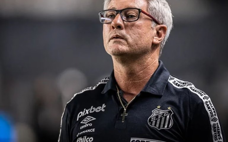 Odair Hellmann contraria crítica e elogia Santos: 'Vitória merecida, fizemos boa partida'