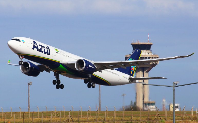 Azul formaliza acordo para facilitar a contratação de ex-membros da FAB