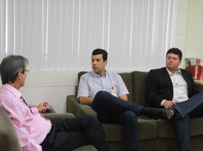 AMA e Sebrae discutem parcerias para fortalecer municípios alagoanos