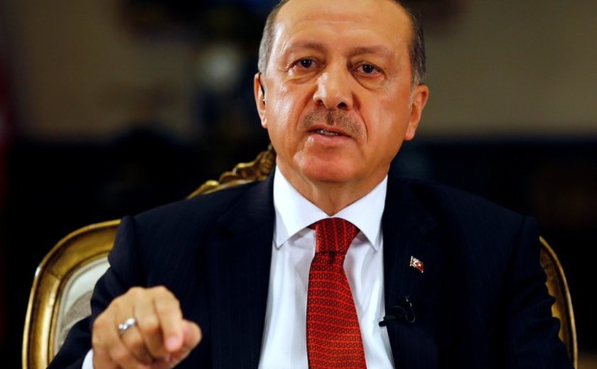 De soldados a parteiras, Turquia demite mais 15 mil servidores