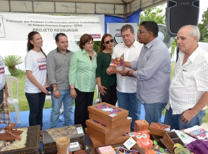 Obras de arte produzidas no sistema prisional encantam visitantes em Murici