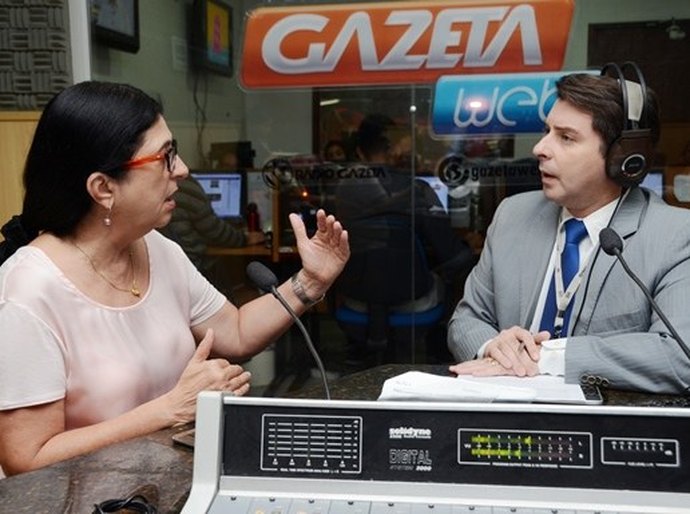 Secretária de Saúde faz balanço de ações em programa na Rádio Gazeta