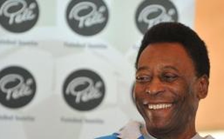 Pelé deixa UTI e vai para unidade semi-intensiva