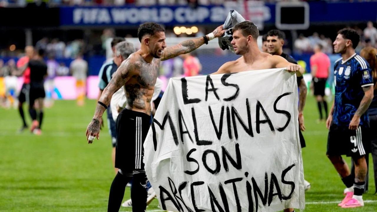 Argentina comemora vitória contra a Inglaterra nas semifinais do Mundial