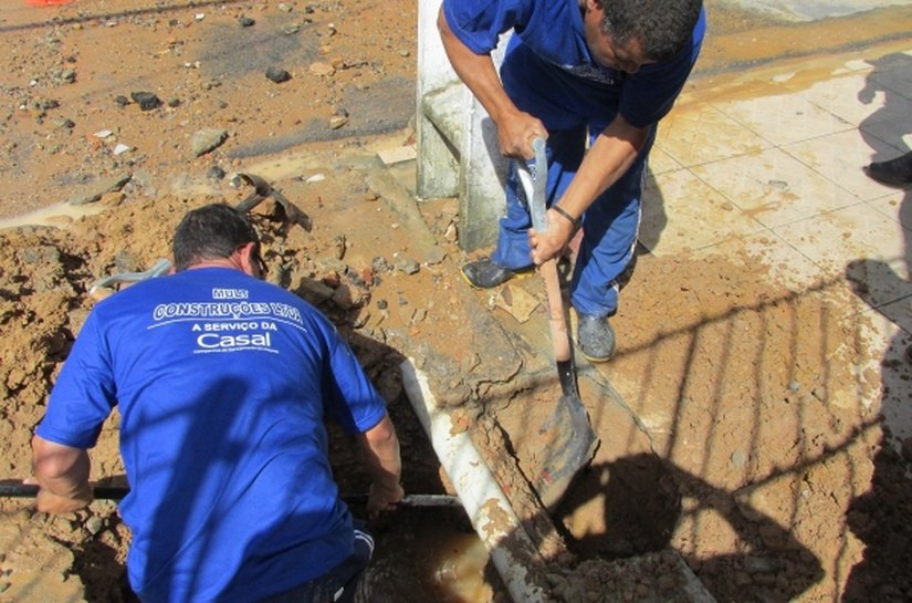 12 mil vazamentos de água são eliminados das ruas de Maceió