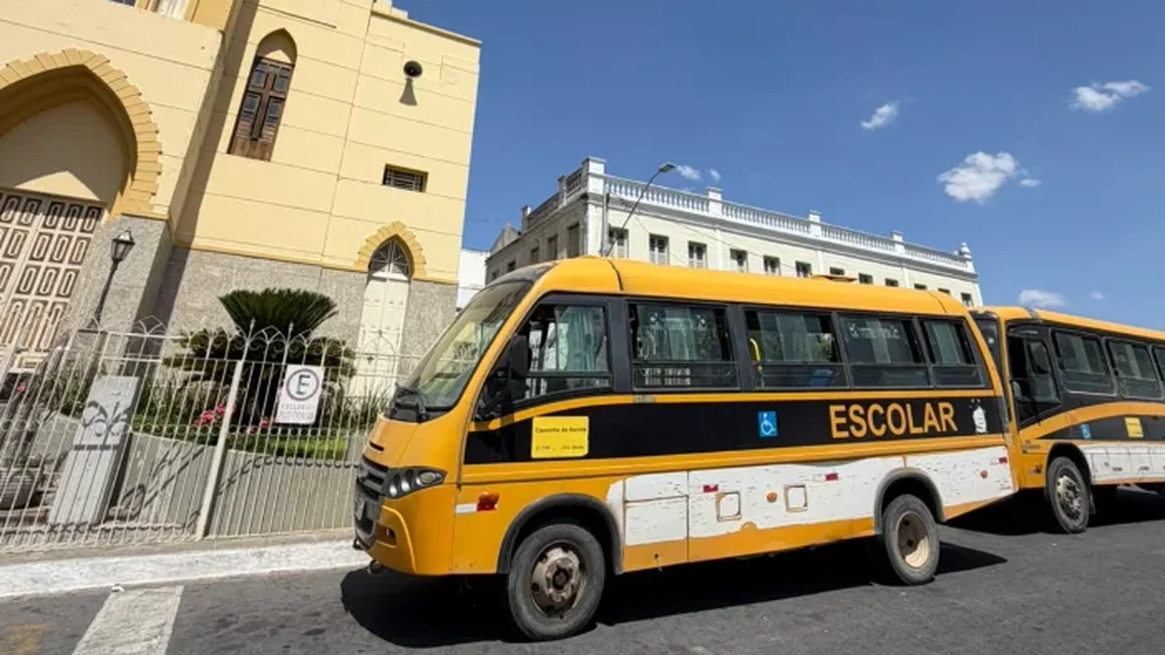 Santana do Ipanema disponibiliza 68 vans e 23 ônibus para transporte gratuito de eleitores neste domingo