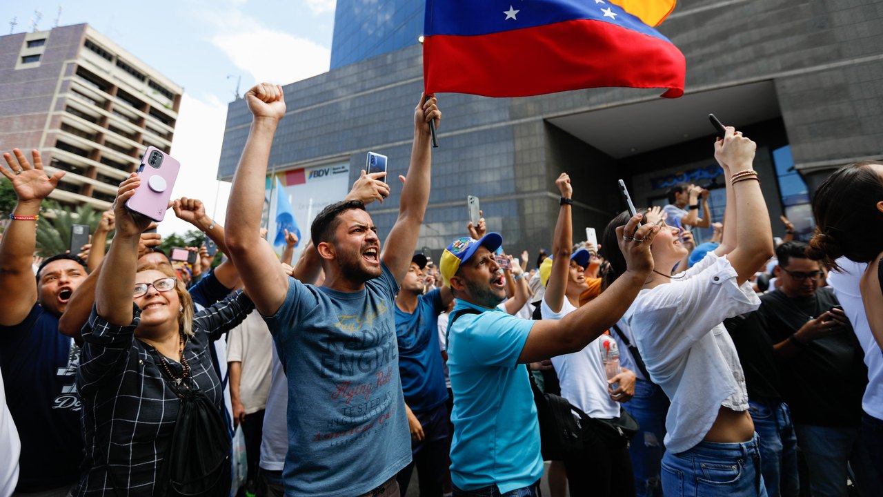 Venezuela liberta adolescentes detidos em protestos após eleições
