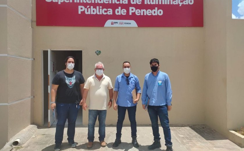 Superintendente de Iluminação Pública de Penedo se reúne com consórcio para eficiência energética