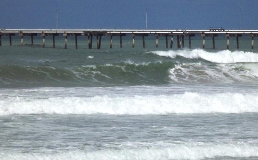 Ressaca pode ter ondas de até 3,5 metros no litoral de Alagoas