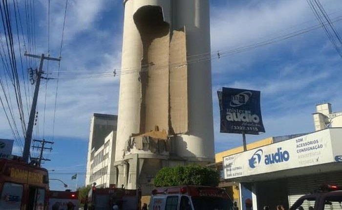 Silo de moinho despencou