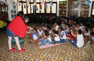 Crianças participam de contação de histórias na II Semana do Livro e da Biblioteca 