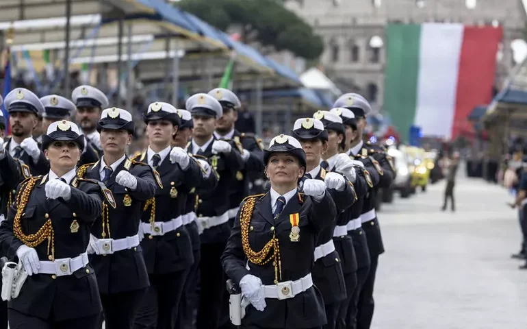 Itália celebra 80 anos da República com desfile histórico em Roma