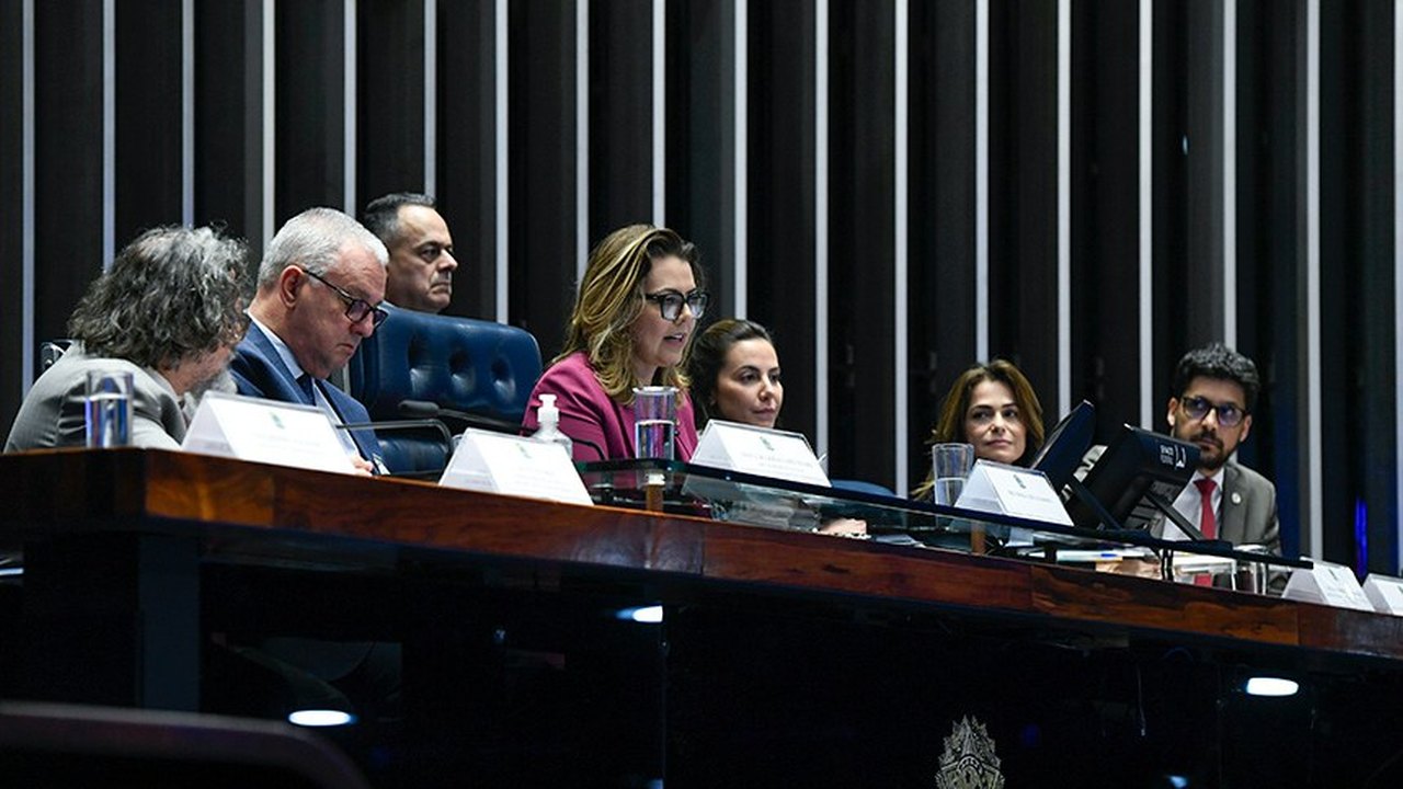Dia da Imprensa: Combate às fake news é desafio, apontam jornalistas