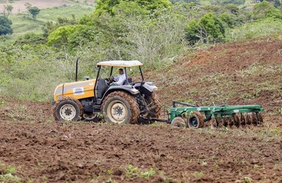 8ª edição do programa Terra Arada é encerrada e beneficia 1.297 produtores em Palmeira