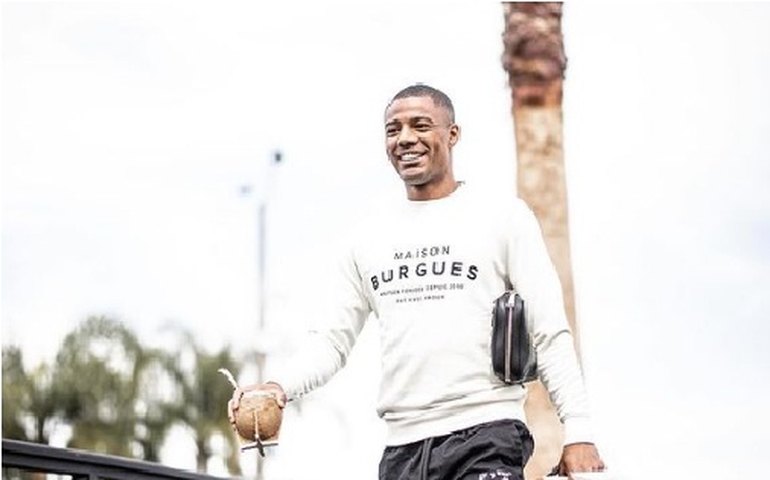 Torcedora mirim sofre com saída de De La Cruz e manda mensagem: 'sempre vou ser sua amiga'; Janja reage