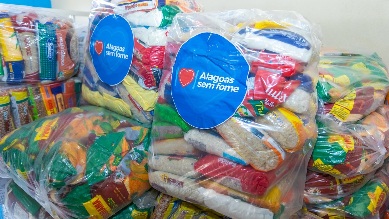 Alagoas Sem Fome arrecada mais de 57 toneladas com entrega à Associação de Moradores da Garça Torta