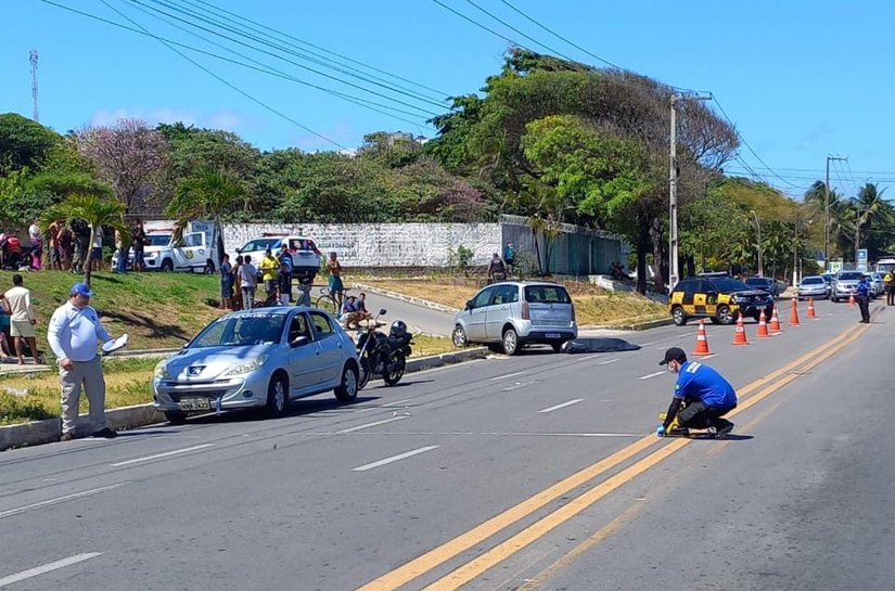 Perícia Criminal analisa acidente que deixou motociclista morto em Maceió