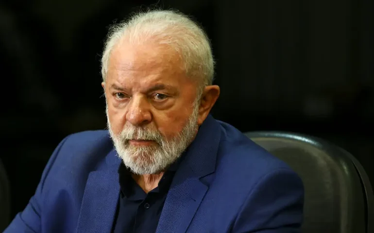 Lula volta a defender salário mínimo e rebate críticas sobre gastos do governo