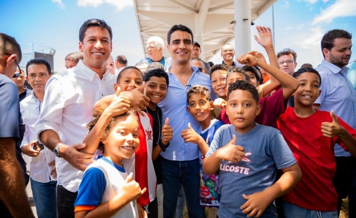 JHC inaugura terminal do Rosane Collor e anuncia reforma de abrigos por toda cidade