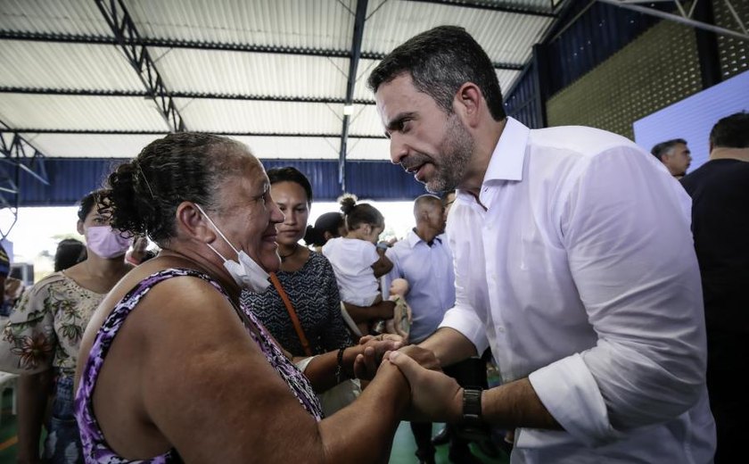 Famílias em Rio Largo recebem o auxílio-chuva