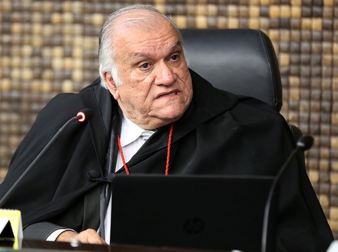 Justiça afasta prefeito de Monteirópolis por improbidade administrativa