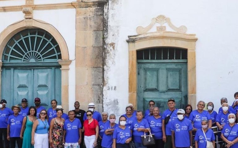 Grupo Idosos em Ação de Belo Monte participa de passeio organizado pela Semas ao histórico município de Penedo