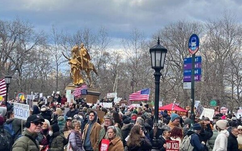 Protestos eclodem em Nova York contra as políticas da Casa Branca
