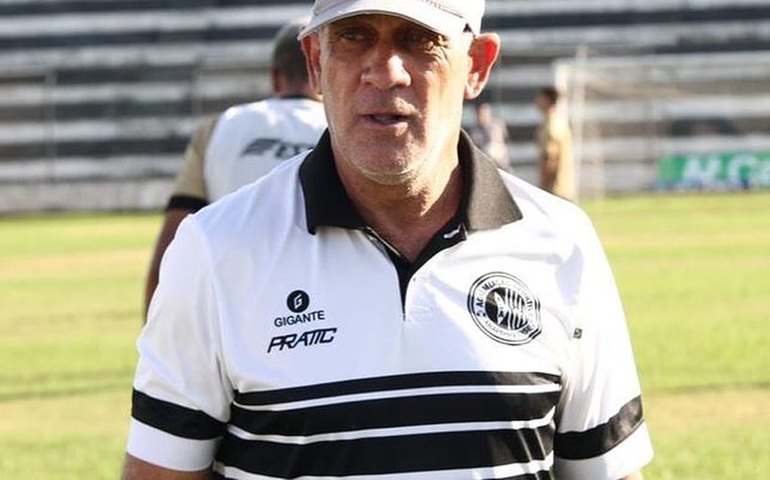 Após derrota, Celso Teixeira lamenta falhas e pede apoio da torcida para jogo contra o Jacuipense