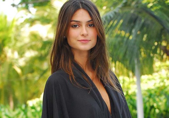 Thailla Ayala diz ter ajudado mulher nos EUA