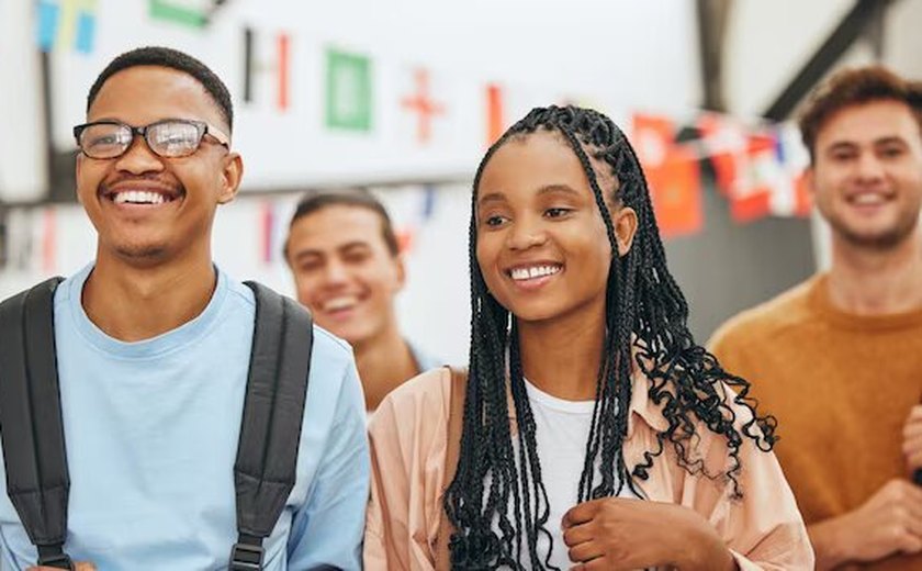 Governo Federal lança o programa Pé-de-Meia com incentivo financeiro para alunos do ensino médio