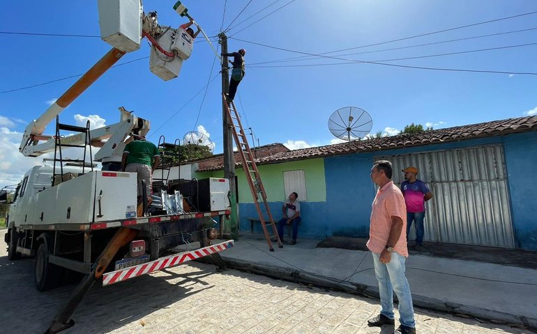 Prefeitura de Anadia inicia implantação de iluminação em LED no conjunto Ilda Oliveira