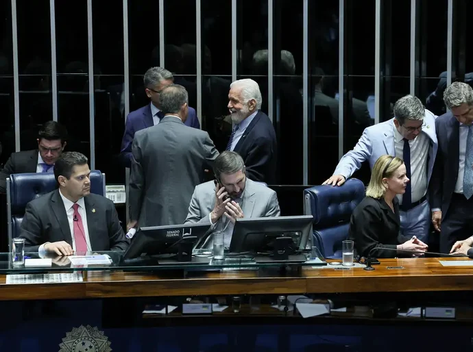 Lula deve sancionar isenção do IR até dia 11, diz Gleisi Hoffmann