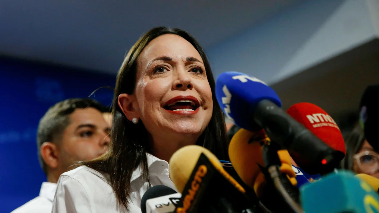 Colaboradores de María Corina abrigados na embaixada argentina em Caracas ficarão sob responsabilidade do Brasil 