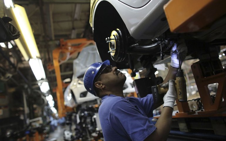 Indústria avança 0,9% em março, aponta IBGE